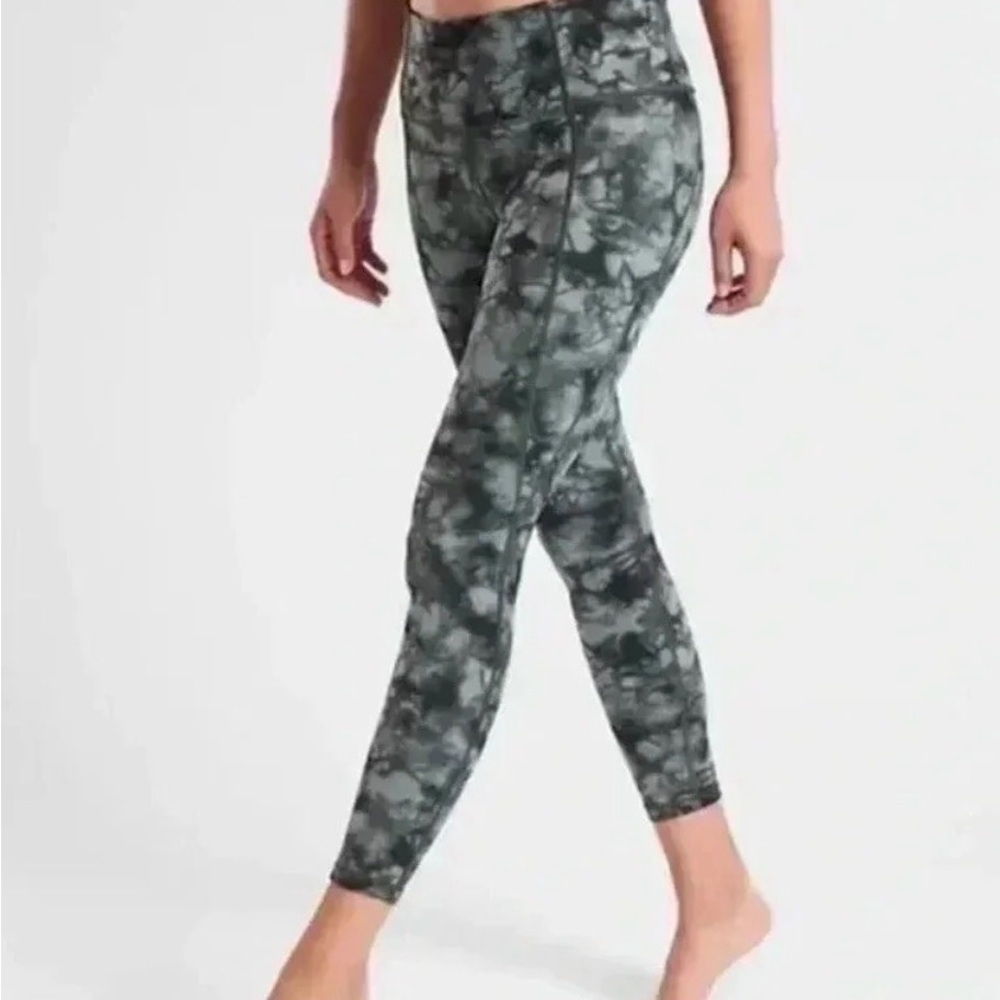 EUC Athleta Gray Tie-Dye 7/8 Salutation Tight
